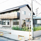 色味を抑えた優しい印象の外観