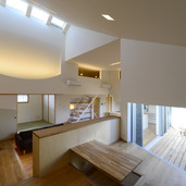 リビングの奥にあるライブラリー