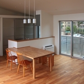 食卓を照らす３つのペンダントライト