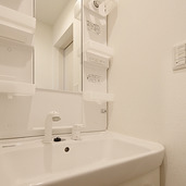 爽やかな白い洗面化粧台