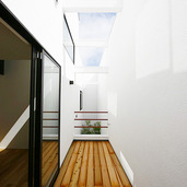 空へと開いた開放的なインナーテラス