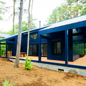 森に面する回廊