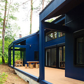 広々としたウッドデッキ