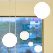 吹き抜け天井の照明