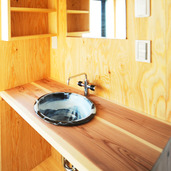 益子焼を利用した洗面台