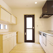 使い勝手の良いキッチン　キッチンカウンターも造作