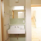 コンパクトな洗面室
