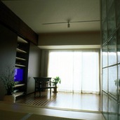 来客時は、扉を閉じてしてシンプルな空間に