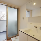 便利な洗面横のバルコニー