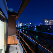 さえぎるものを排除したテラス