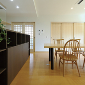 キッチンとの境界になる飾り棚