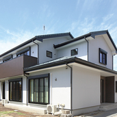 和風で厳格な外観