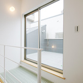 開放的なベランダへの動線