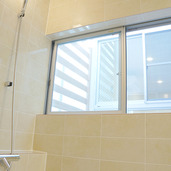 バスルームの窓で換気もしやすい