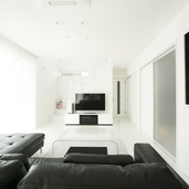 白を基調としたスタイリッシュな家