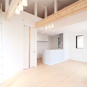 吹き抜けのあるリビング