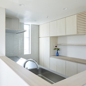 リビングと一体感のあるキッチン