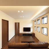 外からの視線を気にせず、家族でゆったりくつろげるLDK