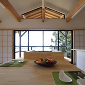 ハイサイドライトのあるリビングルーム