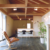 木質系インテリアのリビング