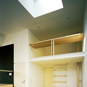 トップライトで明るい洋室