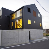 三角屋根のビルトインガレージハウス