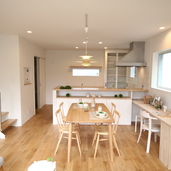 北欧インテリアも似合うシンプルでナチュラルな空間