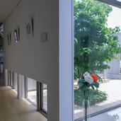 中庭に面した廊下