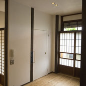 重くて遠い家のリビング