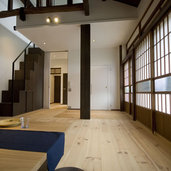 重くて遠い家のリビング