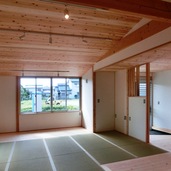 リビングダイニング､キッチンは大きな１ルームで繋がる