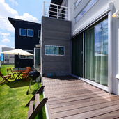 リビングから繋がる南側ウッドデッキテラス