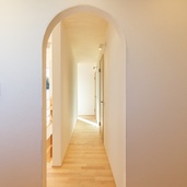 廊下アールの下がり壁