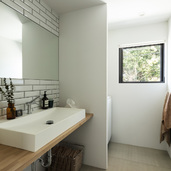 四つ角の家｜洗面室