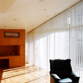 勾配天井のリビング