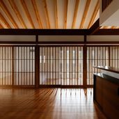 リビングダイニングは落ち着いた和の空間