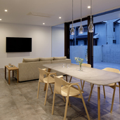 リビングダイニング夕景