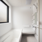 明るく、清潔感のあるお風呂