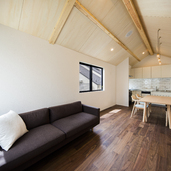 天井も木貼りの落ち着いたLDK