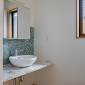 洗面化粧室「斜め40do猫の家」