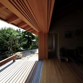 大屋根の家
