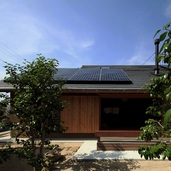 大屋根の家