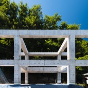 鳥居型の鉄筋コンクリート構造