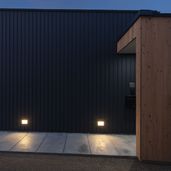 アプローチのフットライト。