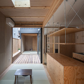 居間から広縁、母の寝間見返し。