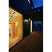 カフェのある家　デッキテラス夕景