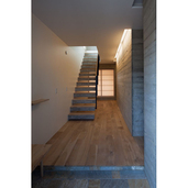 杉板の型枠の打放しを使用した壁