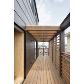 リビング、ダイニングがデッキテラスを通して外でも繋がる