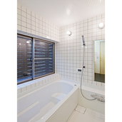 ハーフユニットの浴室，快適なモダンの洗面・浴室