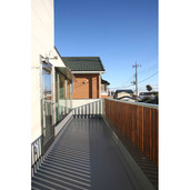 木格子手すりのバルコニー